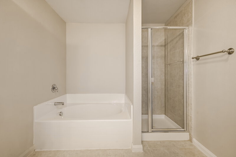 3,100/Mo, 4395 Elderberry St Forney, TX 75126 Main Bathroom View 2