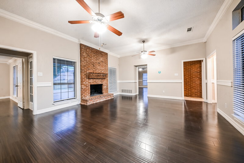 2,560/Mo, 704 Fox Glen Rd Lancaster, TX 75146 Living Room View