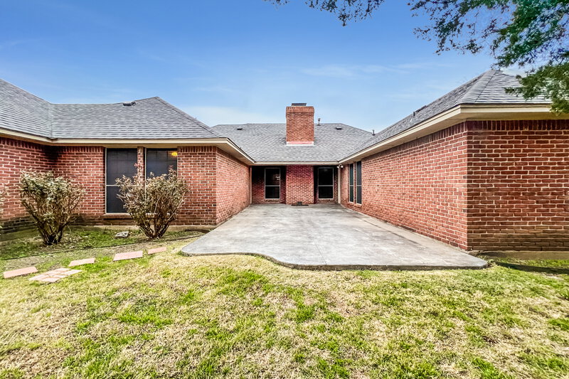 2,560/Mo, 704 Fox Glen Rd Lancaster, TX 75146 Rear View 2