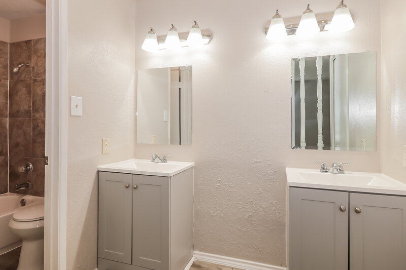 1,935/Mo, 1313 Timberview Dr Allen, TX 75002 Main Bathroom View