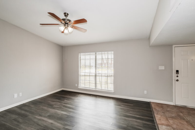 2,285/Mo, 2109 Kings Rd Carrollton, TX 75007 Living Room View
