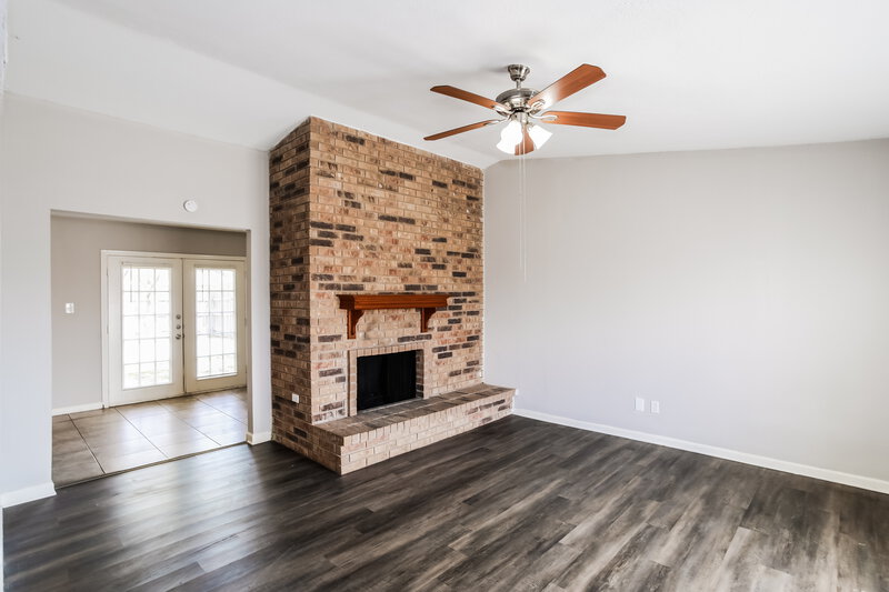 2,285/Mo, 2109 Kings Rd Carrollton, TX 75007 Living Room View 2