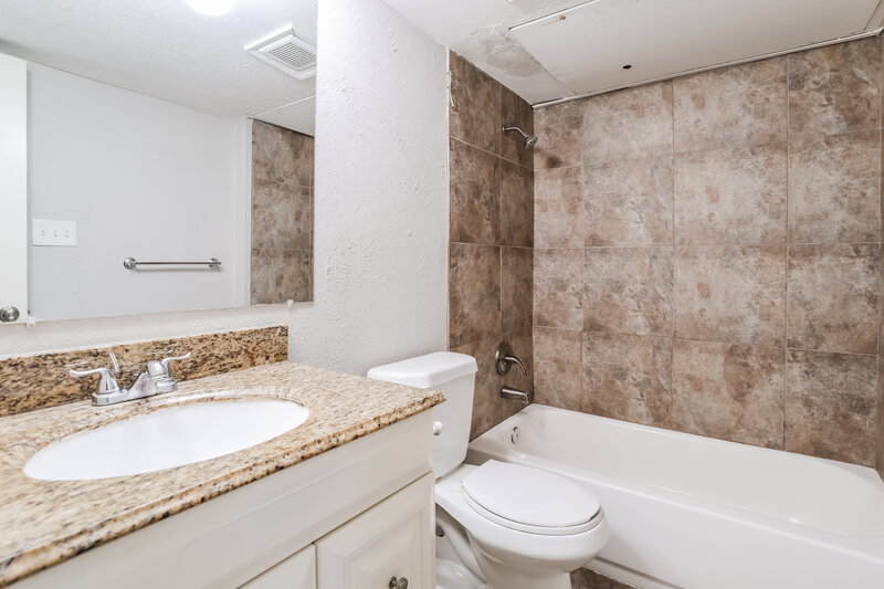 2,285/Mo, 2109 Kings Rd Carrollton, TX 75007 Bathroom View