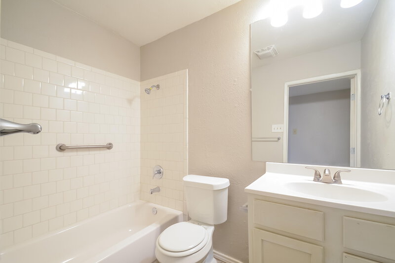 2,560/Mo, 865 Cambridge Dr Plano, TX 75023 Bathroom View