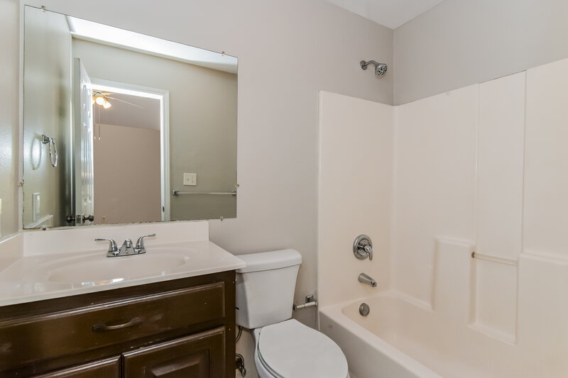 1,840/Mo, 543 Lakeside Dr Rockwall, TX 75032 Main Bathroom View