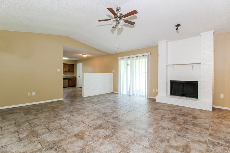 2,055/Mo, 2322 Pueblo Dr Garland, TX 75040 Living Room View 4