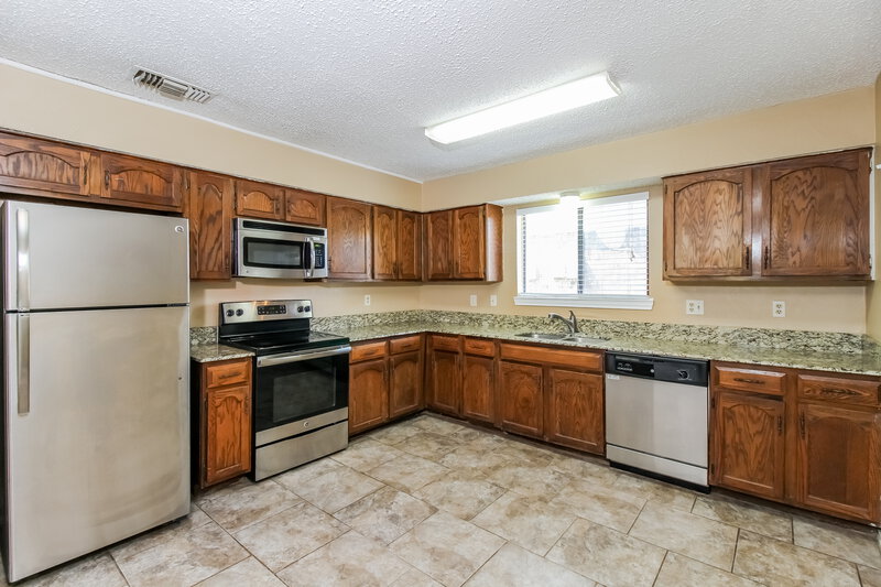 2,055/Mo, 2322 Pueblo Dr Garland, TX 75040 Kitchen View 3