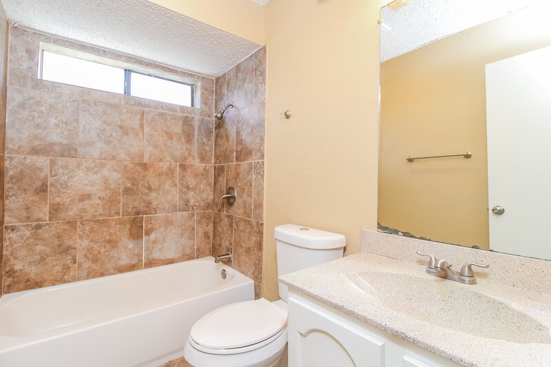 2,055/Mo, 2322 Pueblo Dr Garland, TX 75040 Bathroom View