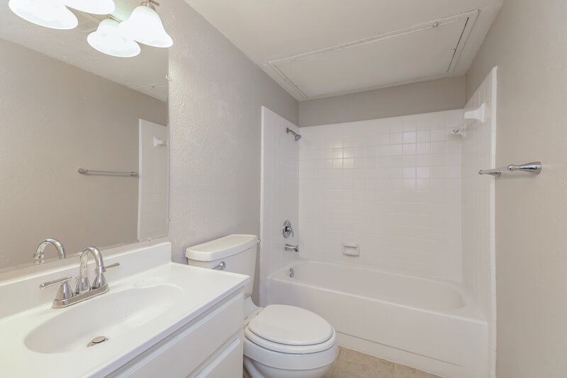 2,435/Mo, 1929 Palo Duro Dr Garland, TX 75040 Bathroom View