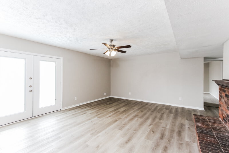 1,765/Mo, 6505 Alta Oaks Dr Garland, TX 75043 Living Room View