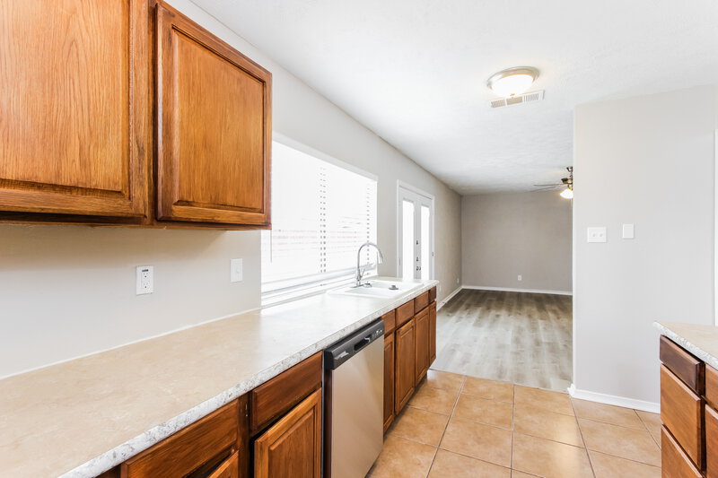 1,765/Mo, 6505 Alta Oaks Dr Garland, TX 75043 Kitchen View 2