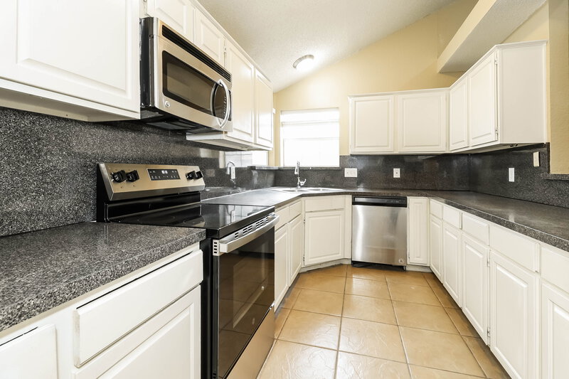 2,165/Mo, 5112 Wedgewood Dr Garland, TX 75043 Kitchen View