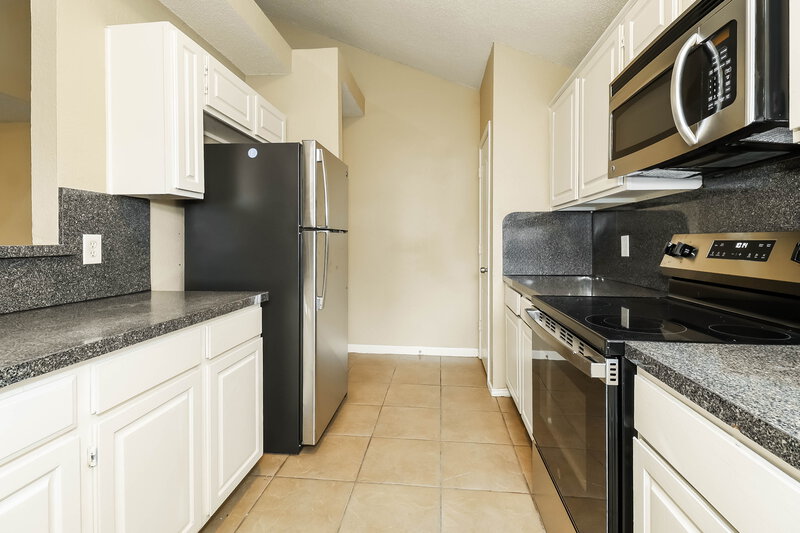 2,165/Mo, 5112 Wedgewood Dr Garland, TX 75043 Kitchen View 2