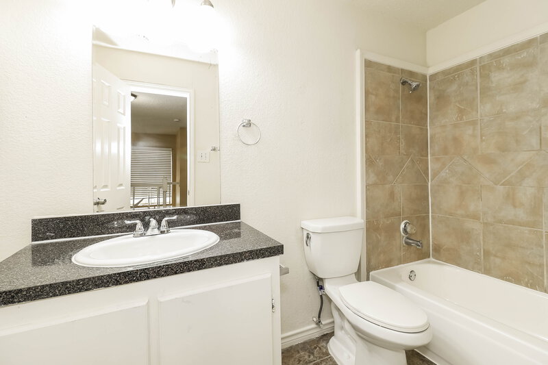 2,165/Mo, 5112 Wedgewood Dr Garland, TX 75043 Bathroom View