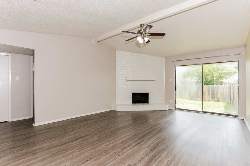 2,065/Mo, 2505 Crown Circle Garland, TX 75044 Living Room View