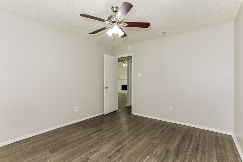 2,065/Mo, 2505 Crown Circle Garland, TX 75044 Main Bedroom View 2