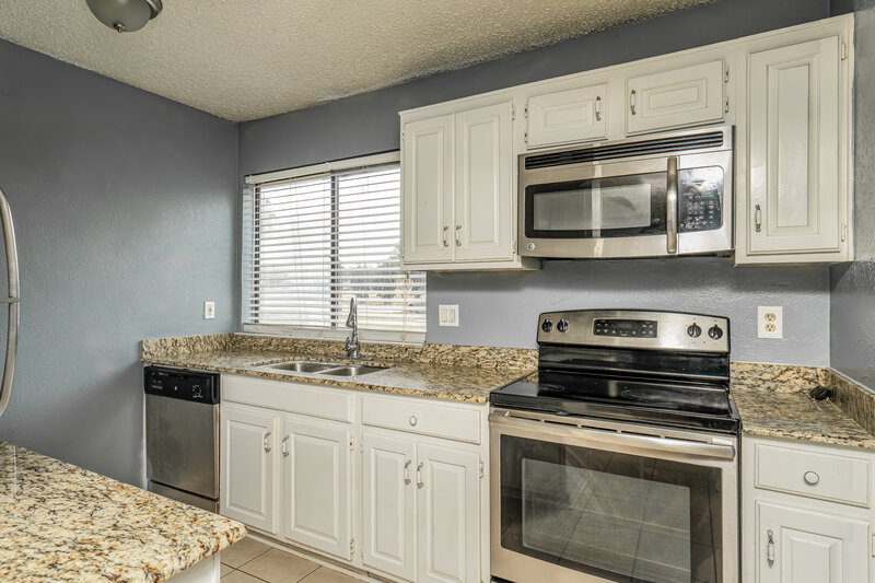2,230/Mo, 2505 Crown Circle Garland, TX 75044 Kitchen View