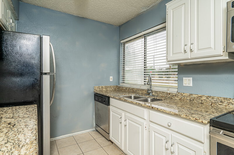 2,230/Mo, 2505 Crown Circle Garland, TX 75044 Kitchen View 2