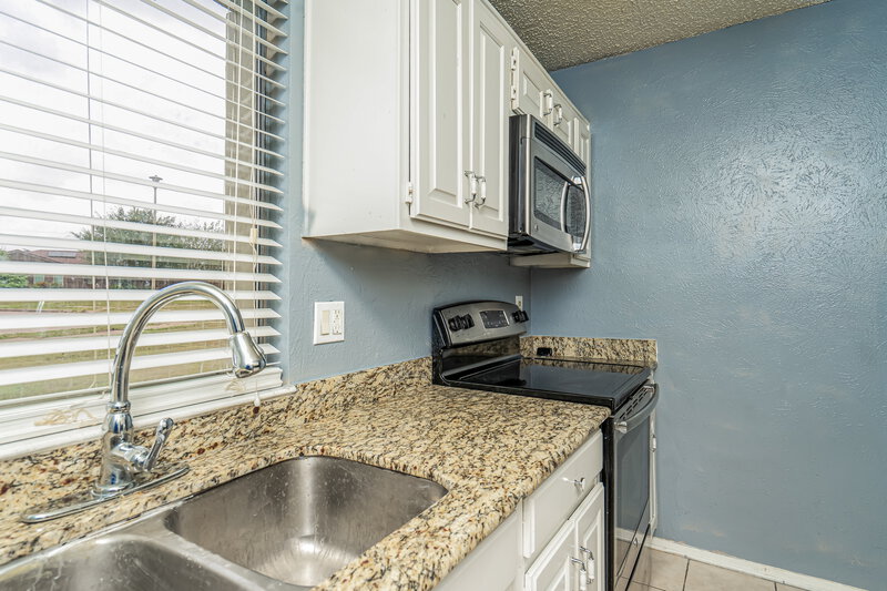 2,230/Mo, 2505 Crown Circle Garland, TX 75044 Kitchen View 3
