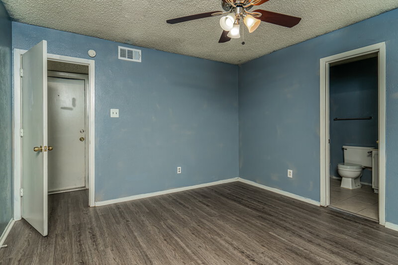 2,230/Mo, 2505 Crown Circle Garland, TX 75044 Main Bedroom View 3