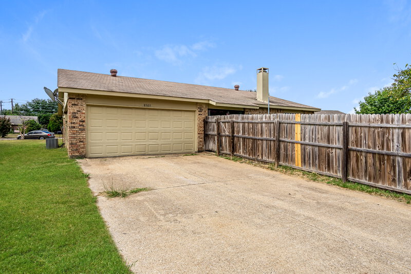 2,230/Mo, 2505 Crown Circle Garland, TX 75044 Rear View