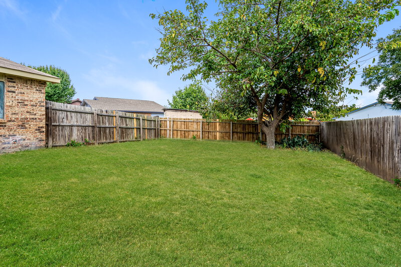 2,230/Mo, 2505 Crown Circle Garland, TX 75044 Exterior View