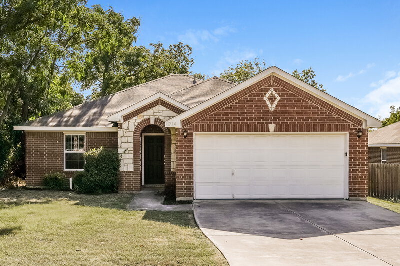 2,295/Mo, 1734 Avenue E Grand Prairie, TX 75051 External View