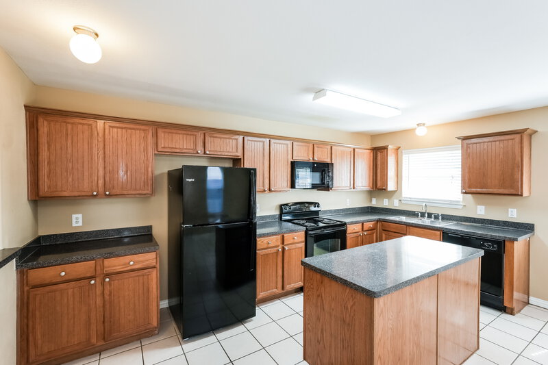 2,295/Mo, 1734 Avenue E Grand Prairie, TX 75051 Kitchen View