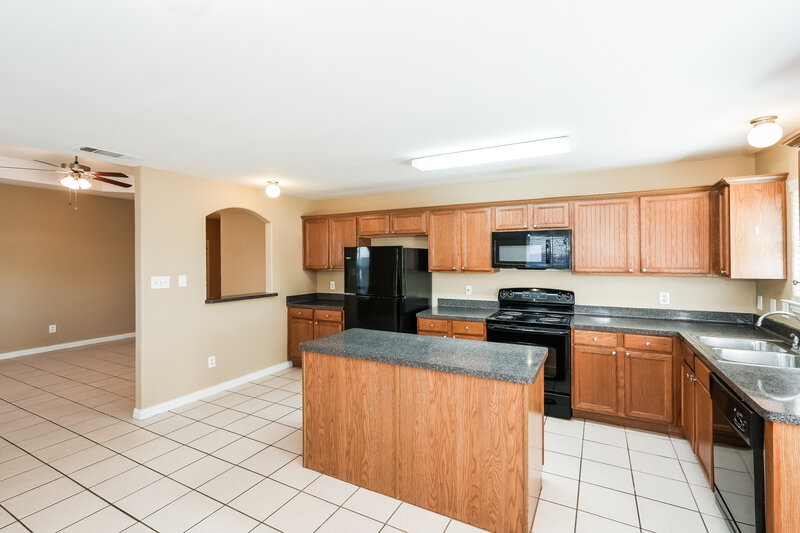 2,295/Mo, 1734 Avenue E Grand Prairie, TX 75051 Kitchen View 2