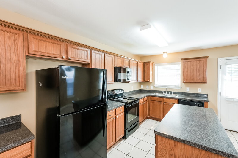 2,295/Mo, 1734 Avenue E Grand Prairie, TX 75051 Kitchen View 3