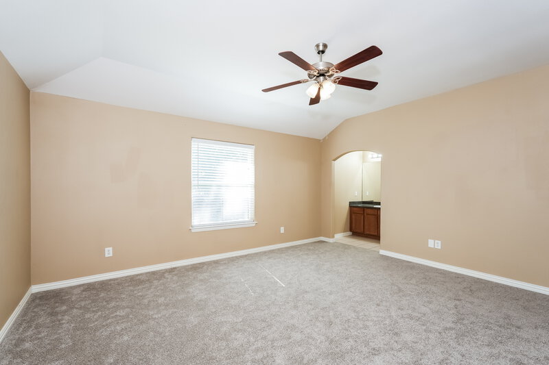 2,295/Mo, 1734 Avenue E Grand Prairie, TX 75051 Main Bedroom View