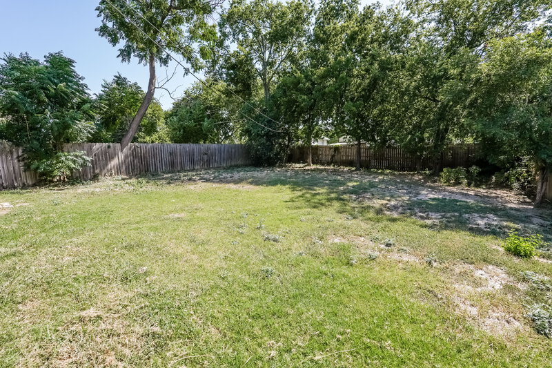 2,295/Mo, 1734 Avenue E Grand Prairie, TX 75051 Rear View