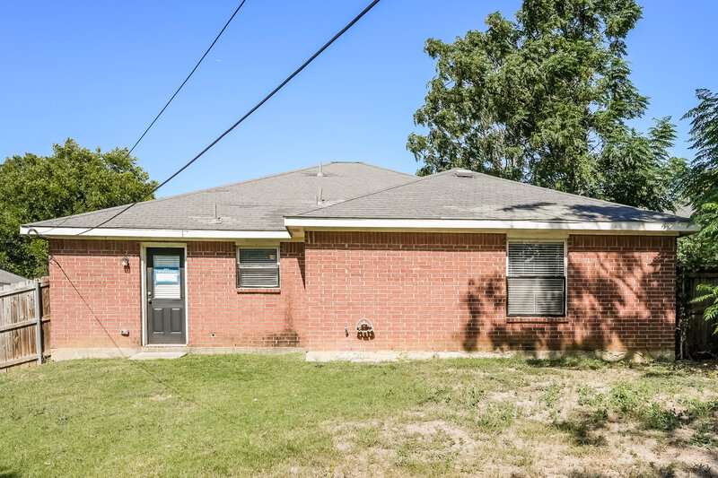 2,295/Mo, 1734 Avenue E Grand Prairie, TX 75051 Rear View 2