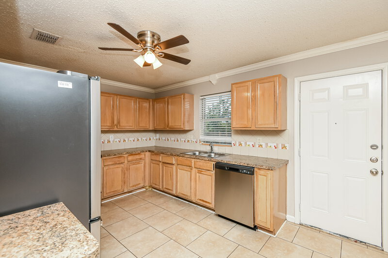 2,910/Mo, 3115 Teodoro Dr Grand Prairie, TX 75052 Kitchen View
