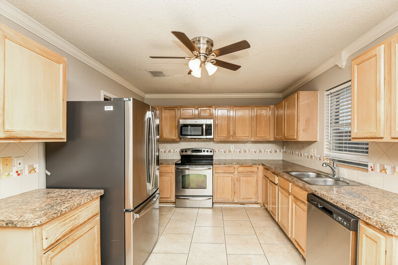 2,910/Mo, 3115 Teodoro Dr Grand Prairie, TX 75052 Kitchen View 2