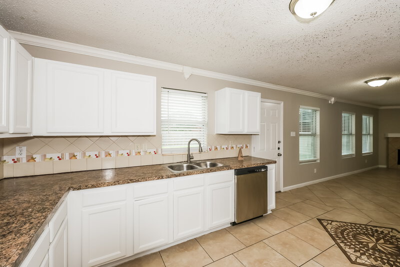 2,935/Mo, 3115 Teodoro Dr Grand Prairie, TX 75052 Kitchen View 3