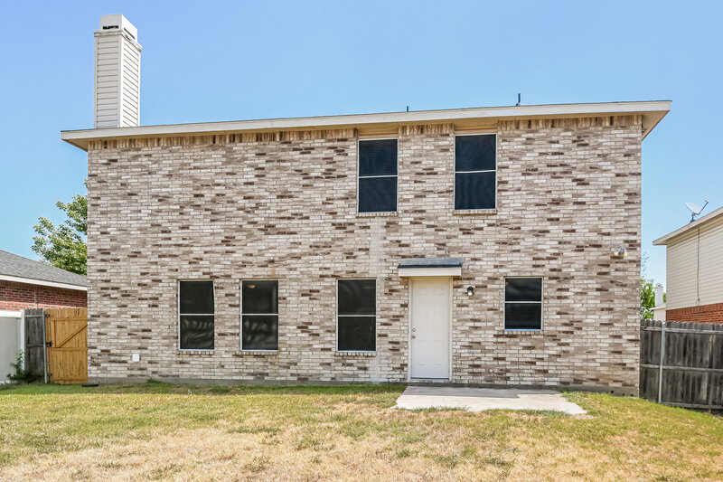 2,910/Mo, 3115 Teodoro Dr Grand Prairie, TX 75052 Rear View