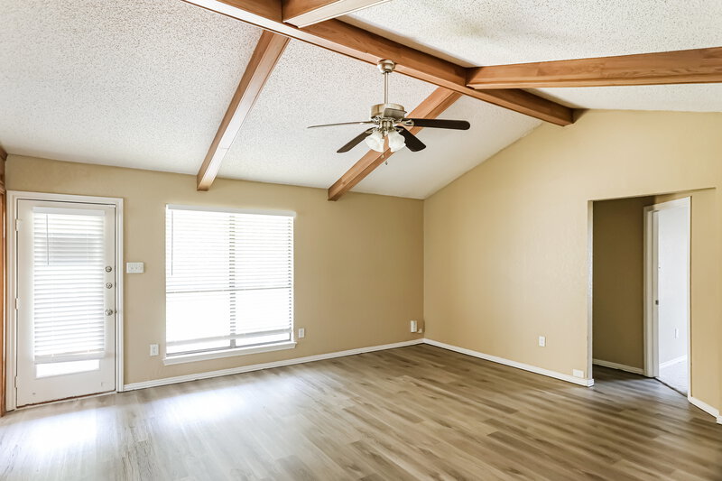 2,260/Mo, 2206 Brim Ct Grand Prairie, TX 75052 Living Room View