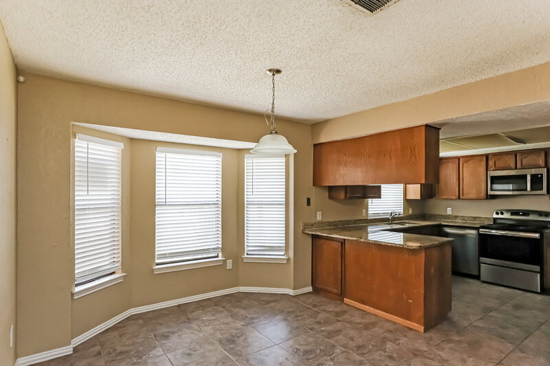 2,260/Mo, 2206 Brim Ct Grand Prairie, TX 75052 Dining Room View 2