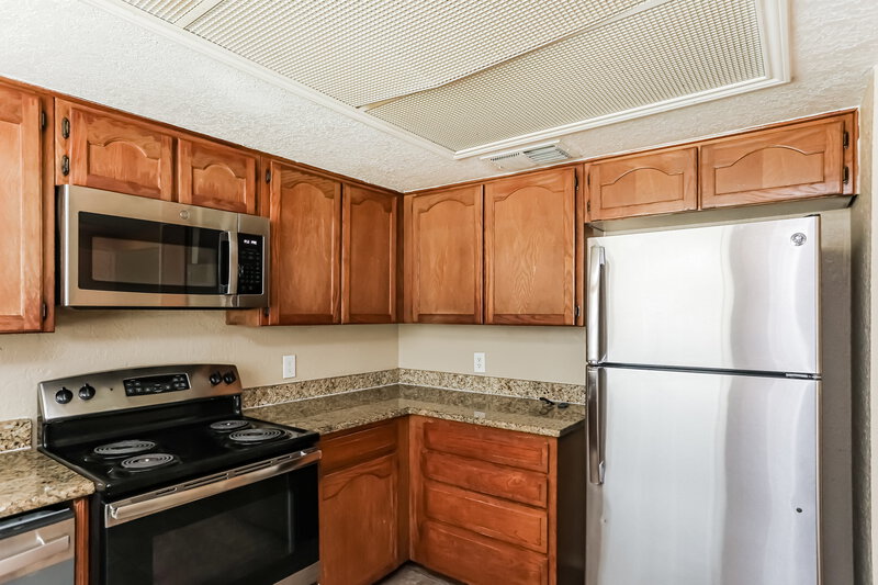 2,260/Mo, 2206 Brim Ct Grand Prairie, TX 75052 Kitchen View 2