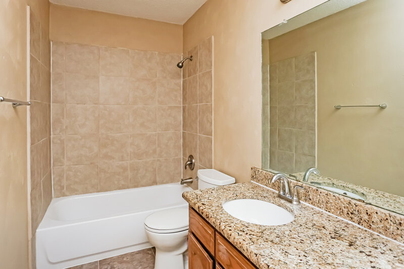 2,260/Mo, 2206 Brim Ct Grand Prairie, TX 75052 Bathroom View