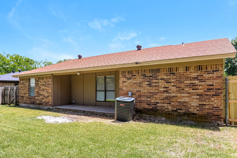2,260/Mo, 2206 Brim Ct Grand Prairie, TX 75052 Rear View
