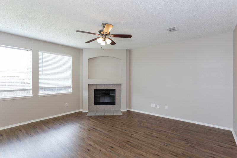 3,000/Mo, 4941 Winding Trail Grand Prairie, TX 75052 Living Room View 2