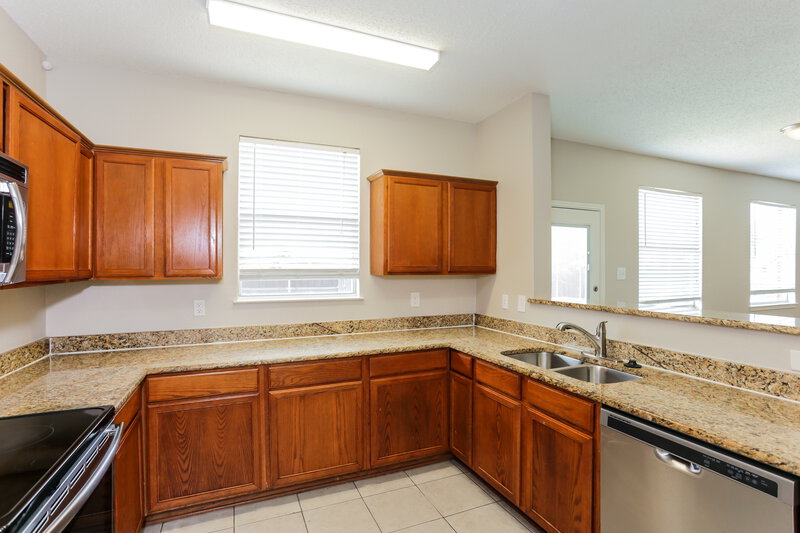 3,000/Mo, 4941 Winding Trail Grand Prairie, TX 75052 Kitchen View 2