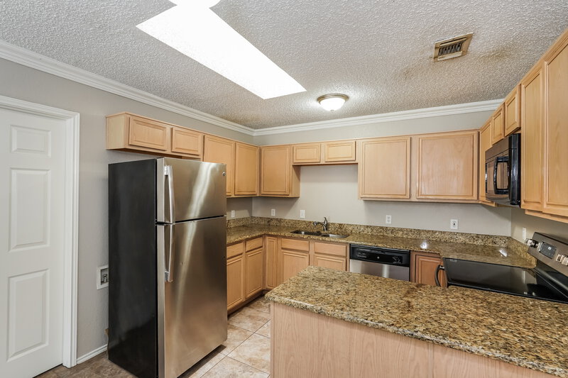 2,385/Mo, 1004 Chancellorsville Pkwy Grand Prairie, TX 75052 Kitchen View