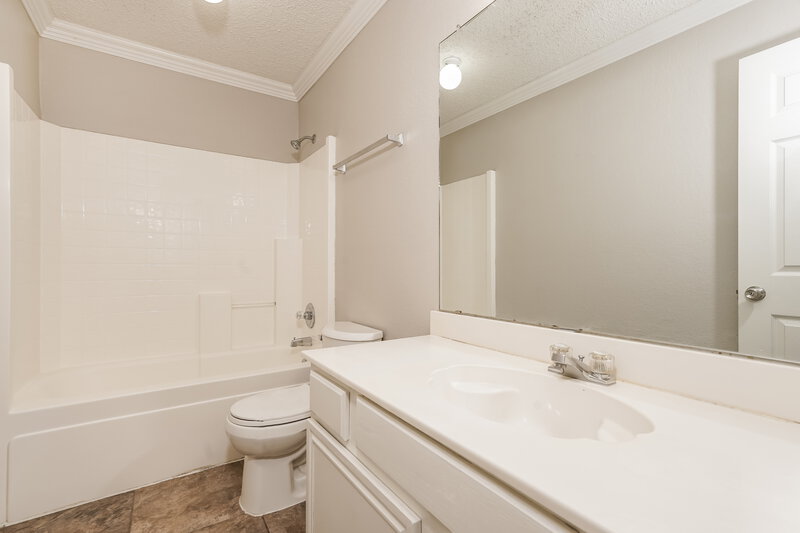 2,385/Mo, 1004 Chancellorsville Pkwy Grand Prairie, TX 75052 Bathroom View