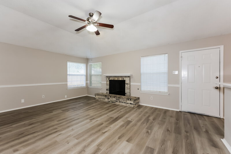 4,690/Mo, 4324 Endicott Dr Grand Prairie, TX 75052 Living Room View 3
