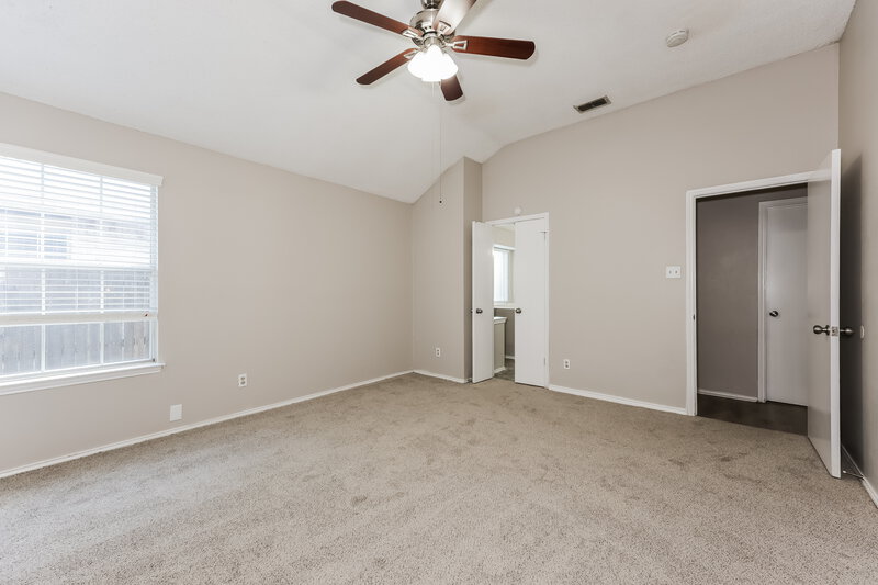4,690/Mo, 4324 Endicott Dr Grand Prairie, TX 75052 Main Bedroom View
