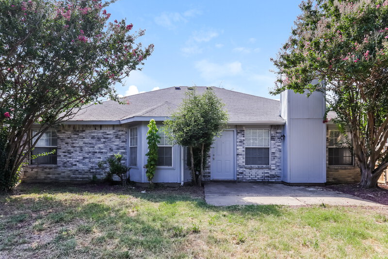 4,690/Mo, 4324 Endicott Dr Grand Prairie, TX 75052 Rear View 2