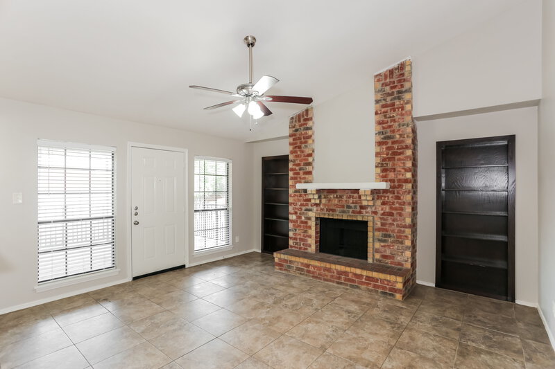 2,185/Mo, 626 Redwood Dr Grand Prairie, TX 75052 Living Room View 3